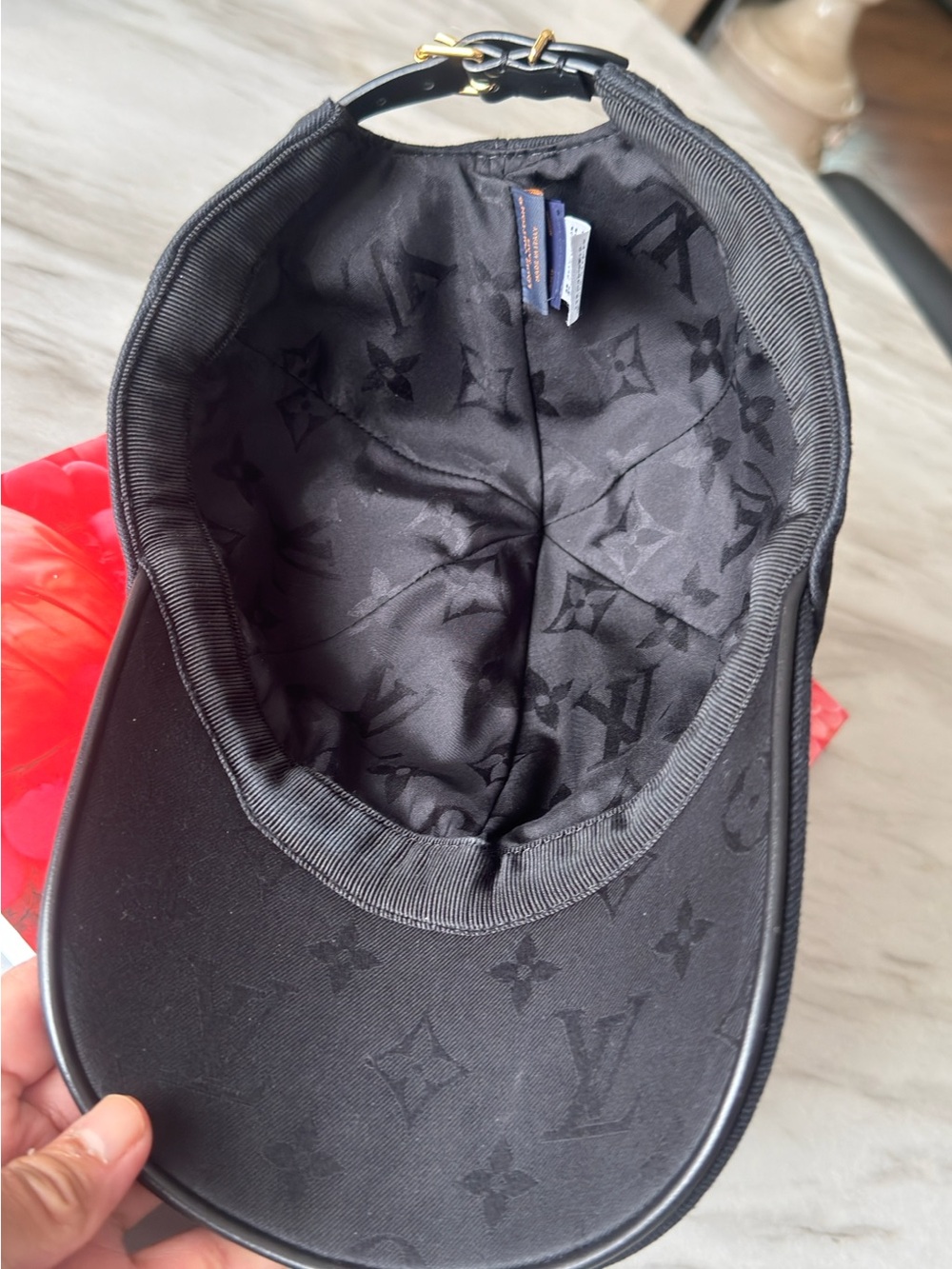 Louis Vuitton Iconic Black Hat - Picture 10 of 16